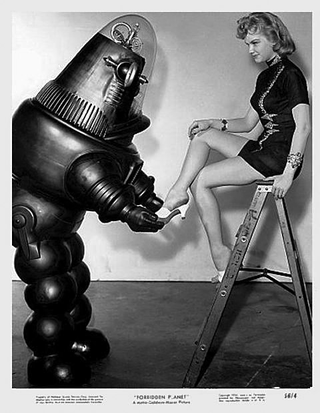 Illustration for article titled Shoe Store of the Future Replaces Brannock Device With Robot